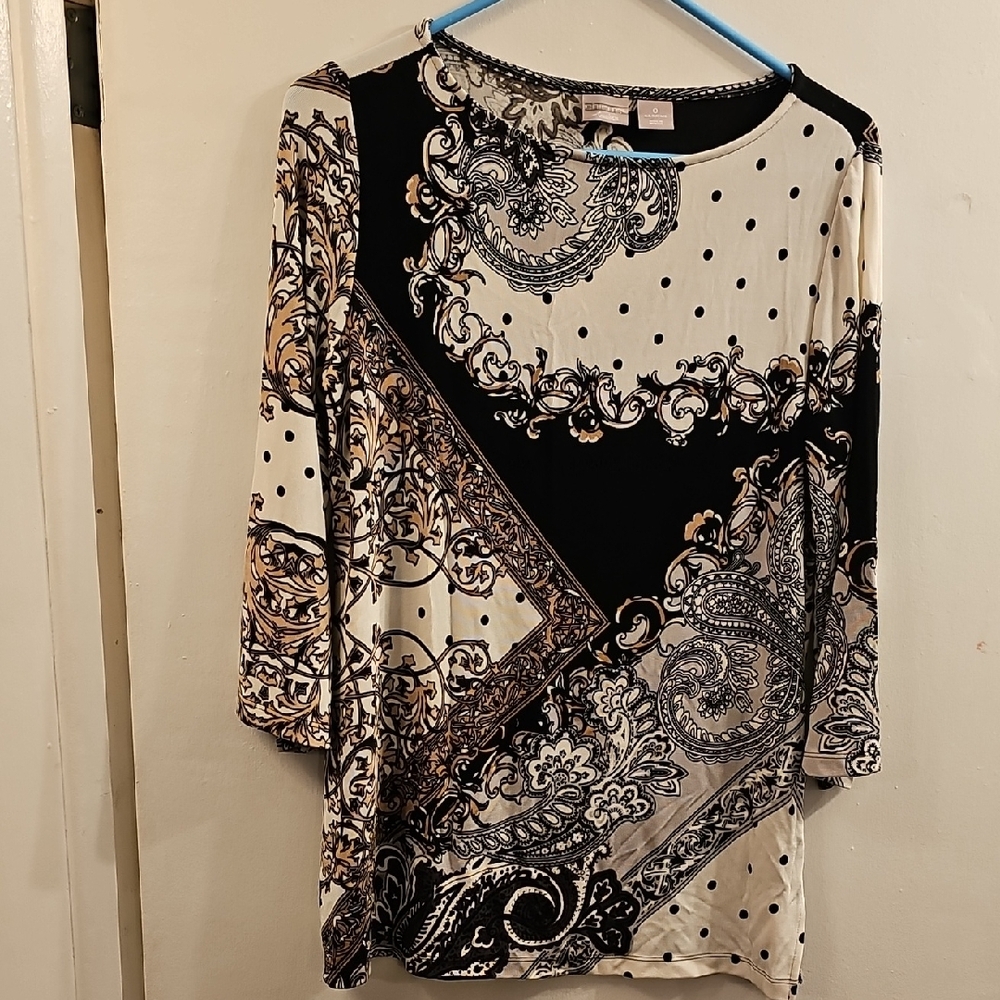 Elegant Black and Cream Women's Top